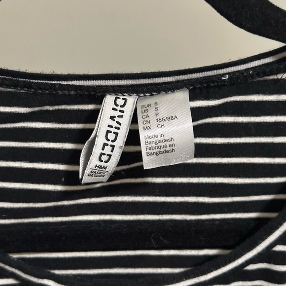 Divided H&M Women’s Black and White Striped Shortsleeved Shirt size small - Picture 2 of 3